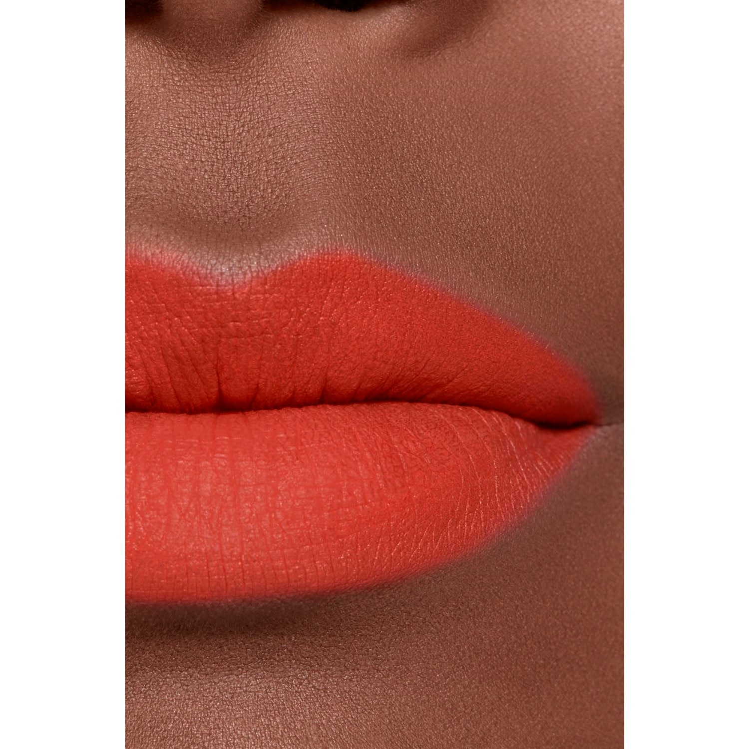 LA BARRA DE LABIOS LÍQUIDA MATE INTENSA DE LARGA DURACIÓN